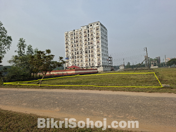 আশুলিয়া মডেল টাউনে ৫.৮ কাঠা দক্ষিনমূখী প্লট বিক্রয় হবে।